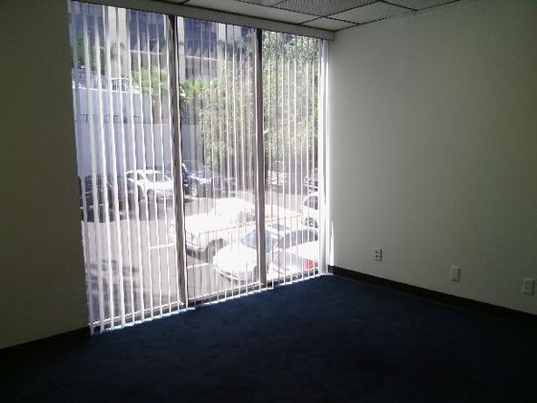 RECEPTION, 2 LARGE OFFICES. CORNER SUITE. LONG OR SHORT TERM.